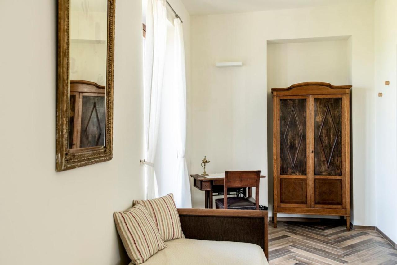 Le Vecchie Persiane - Bed & Breakfast Diano dʼAlba Exteriér fotografie