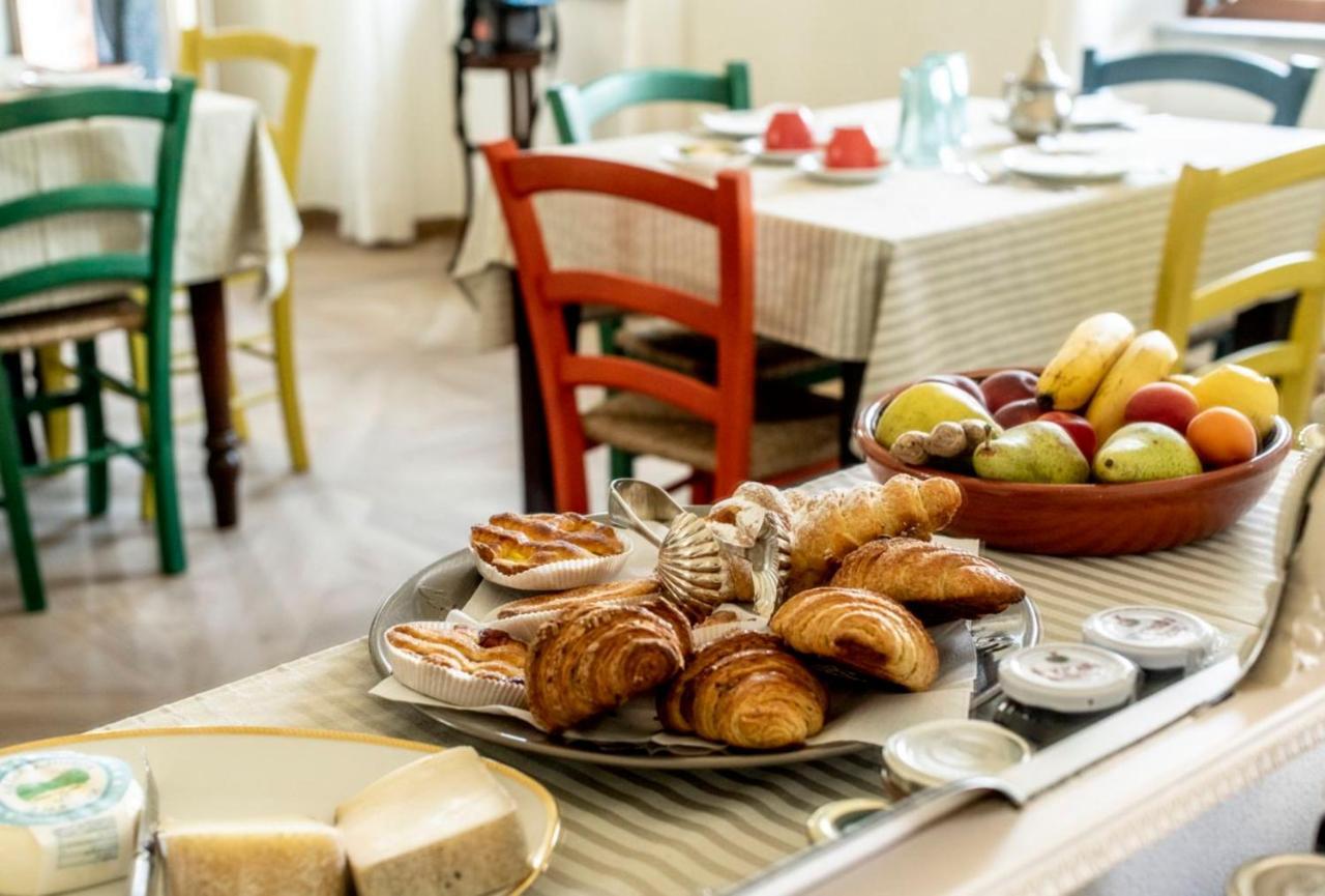 Le Vecchie Persiane - Bed & Breakfast Diano dʼAlba Exteriér fotografie