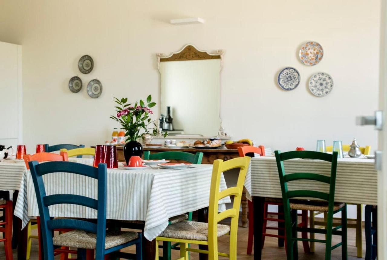 Le Vecchie Persiane - Bed & Breakfast Diano dʼAlba Exteriér fotografie
