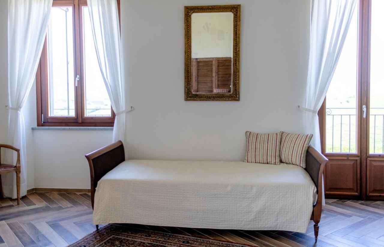 Le Vecchie Persiane - Bed & Breakfast Diano dʼAlba Exteriér fotografie