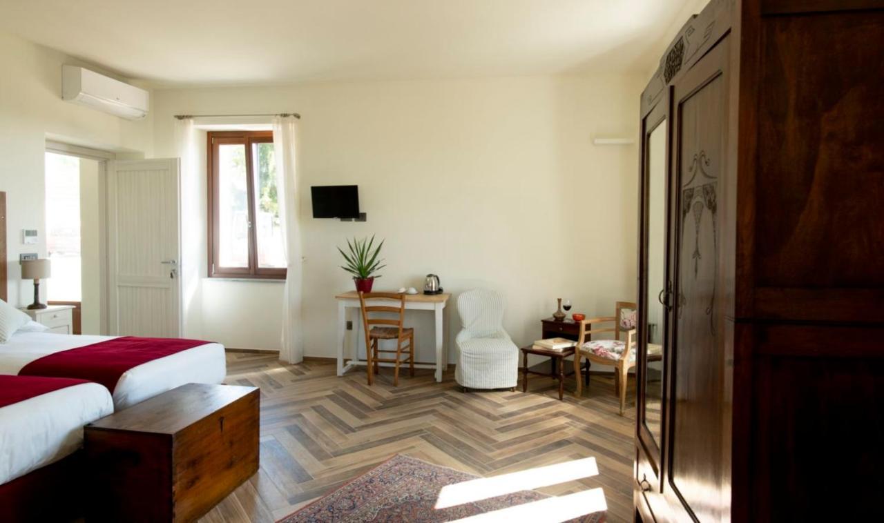Le Vecchie Persiane - Bed & Breakfast Diano dʼAlba Exteriér fotografie