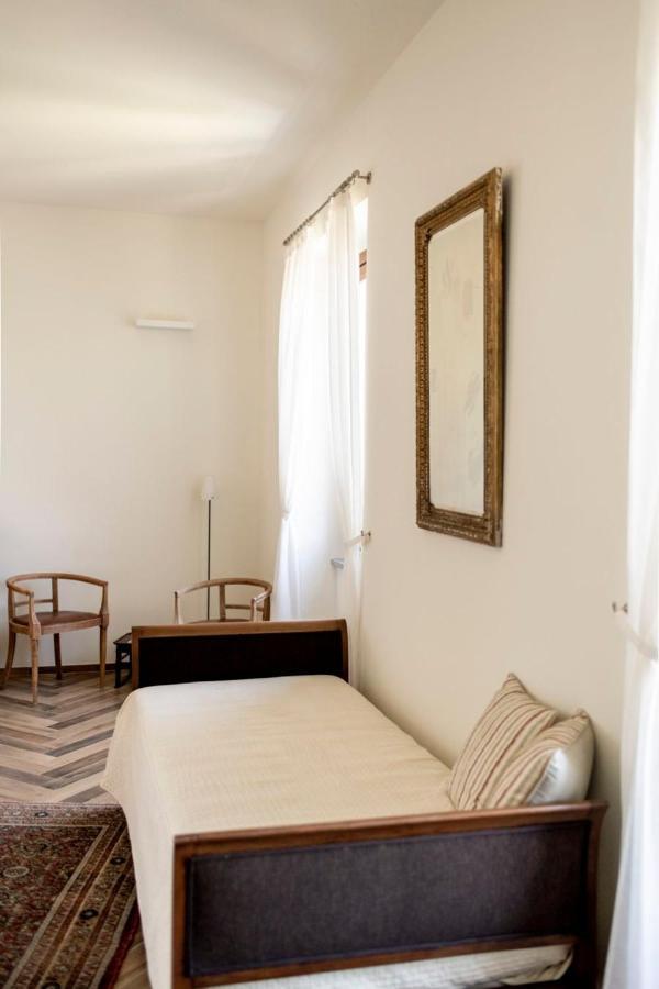 Le Vecchie Persiane - Bed & Breakfast Diano dʼAlba Exteriér fotografie
